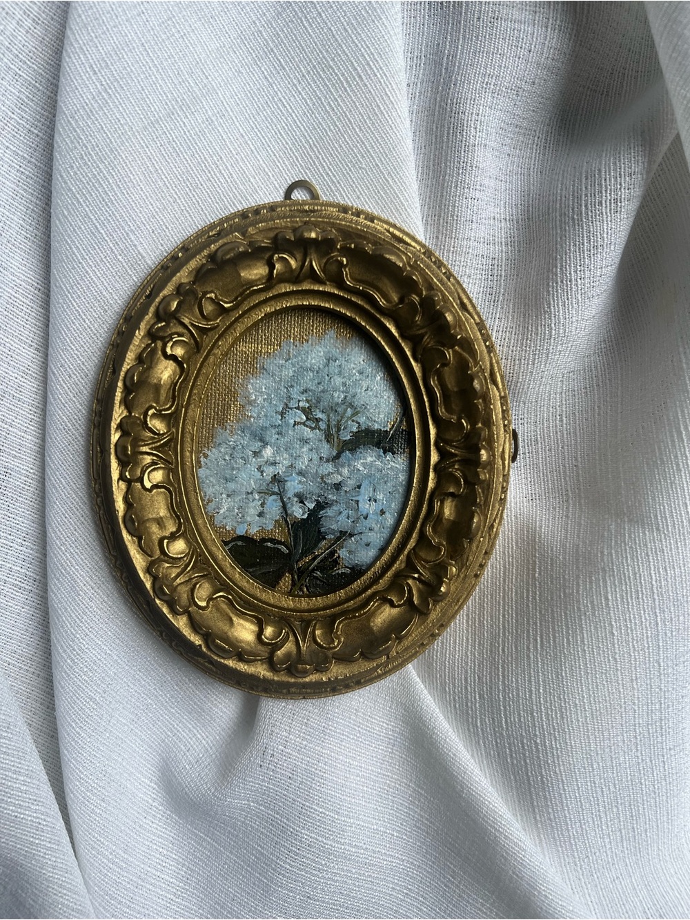 “Vintage Blue” Gold Oval Wall Accent with Blue Floral